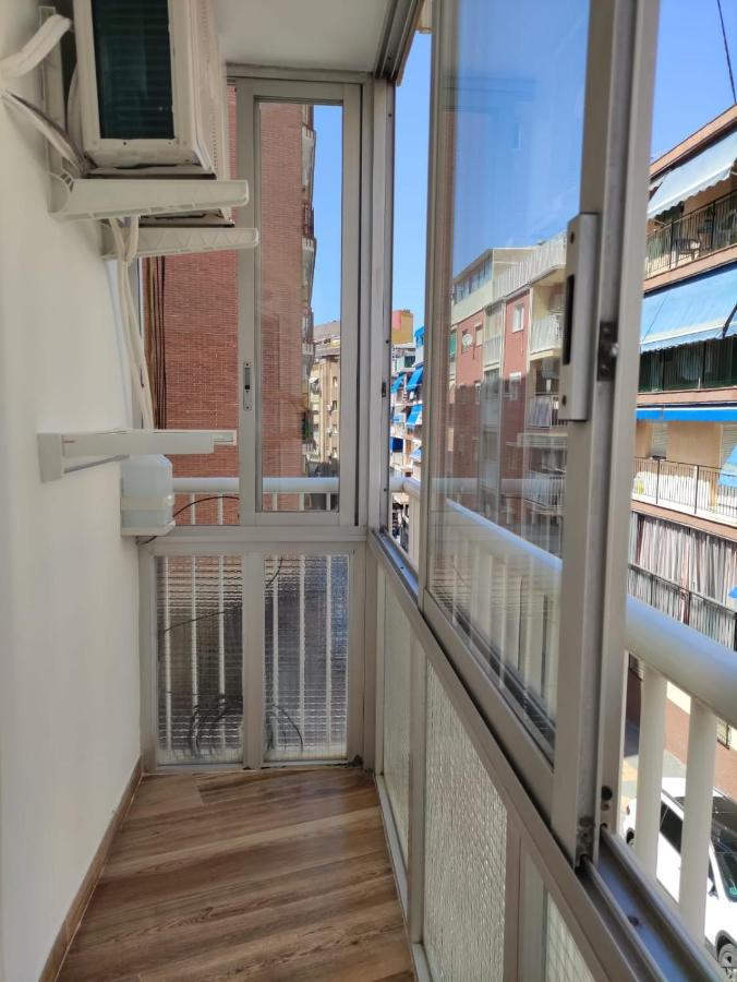 Solymar Poniente Apartamento Recien Reformado A 3 Min De Playa Poniente Y Del Centro Parking Opcional Benidorm Eksteriør bilde